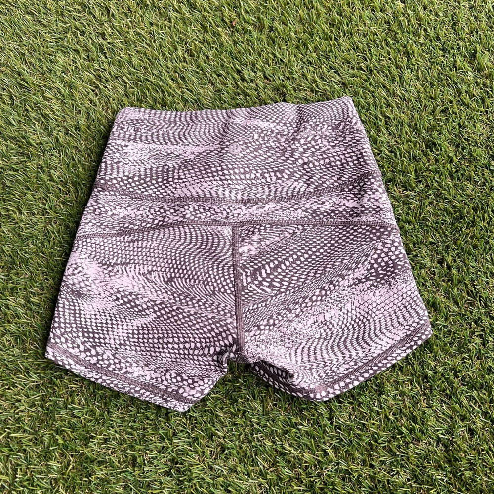 Lululemon In Movement Shorts 4 - Picture 4 of 6